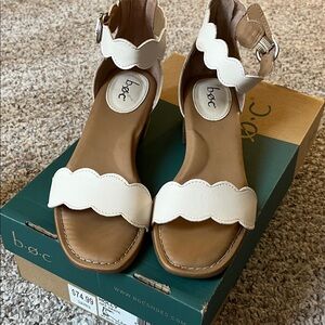 b.o.c. Women's Cream and Tan Sandals